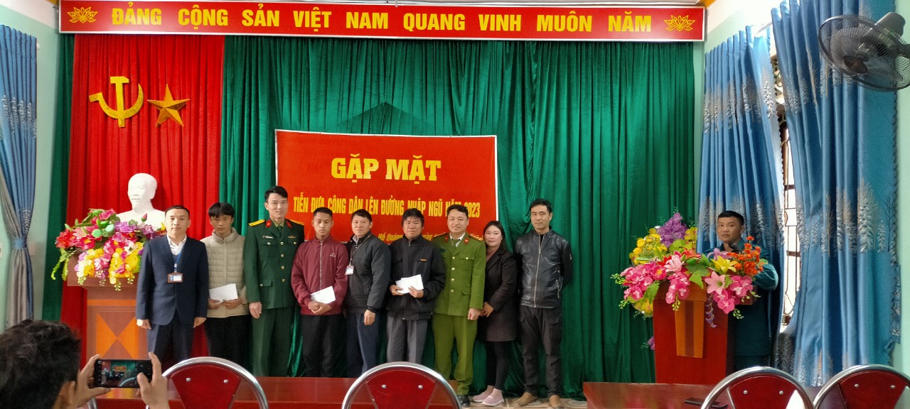 Xã Hố Quáng Phìn tổ chức gặp mặt công dân  lên đường nhập ngũ năm 2023